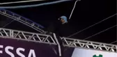 Konserde Sahnenin Üzerine Çıkan Seyirci Elektrik Akımına Kapılarak Can Verdi