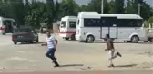 Dolmuşa Bindirmeyen Şoförü Kovalayıp Bıçakladı