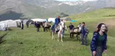 Yıldırım Çarpıp Ölen 18 Yaşındaki Gencin Cenazesi Katır Sırtında Taşındı