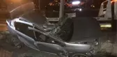 Otomobil Aydınlatma Direğine Çarptı; Sürücü Öldü, Kardeşi Ağır Yaralı