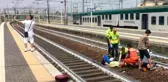 Tren Kazasında Ağır Yaralanan Kadının Önünde Selfie Çeken Adam Ülkede Büyük Tepki Çekti