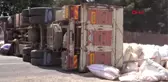 Şanlıurfa Devrilen Kamyonun Kasasındaki Saman Çuvalları Yola Saçıldı