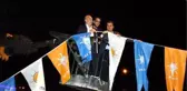 Bakan Fakıbaba, Vince Çıkıp Bayrak ve AK Parti Flaması Astı