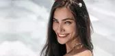 Saadet Işıl Aksoy, Olmaz mı Benden Bond Kızı Paylaşımıyla Takipçilerini Heyecanlandırdı