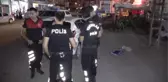 Adana - Yakalanacağını Anlayınca 4 Kilo Esrarı Araçtan Attı