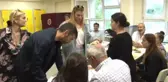 Derya Baykal ve Kızları Oy Kullanmaya Birlikte Geldi
