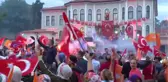 Vatandaşlar Kısıklı'da Kutlamalar Yapıyor