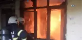 Bir Anda Dumanların Yükseldiği Ev Alev Alev Yandı