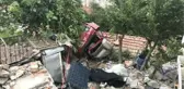 Eyüpsultan'da Feci Kaza Freni Patlayan Kamyonet Evin Çatısına Uçtu: 1 Ölü