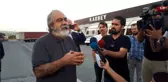 Mehmet Altan Tahliye Kararının Ardından Cezaevinden Çıktı, İşte Silivri'den İlk Fotoğraf