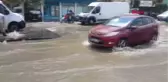İzmir'de Sağanak Caddeleri Göle Çevirdi