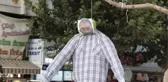 Öfkeli Vatandaşlar Küçük Eylül'ün Katil Zanlısının Maketini Ağaca Asarak İdamını İstedi