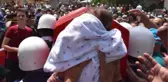 Konya'da, Şehidin Tabutunun Üzerine Bırakılan 1,5 Aylık Bebeği Yürekleri Dağladı