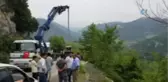 Otomobil Uçuruma Yuvarlandı: 1'i Ağır 2 Yaralı