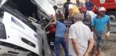 Kamyon Orta Refüje Devrildi: 1 Yaralı