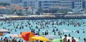 Çeşme'de Sıcaktan Bunalanlar Plaja Akın Etti, Denizde İğne Atsan Yere Düşmez