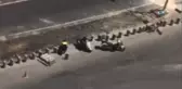 Trafik Polisi Kazaya Neden Olmasın Diye Kaldırım Taşlarını Yoldan Kaldırdı
