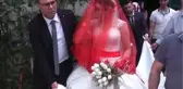 Önce Una Bulandı, Sonra Yumurta Pişirdi, Halatla Gelin Arabası Çekti, Keçi Yakalayıp Süt Sağdı.