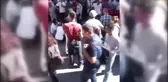 İstanbul Bahçelievler'de Reklam Tabelası Yürüyenlerin Üzerine Düştü 2 Yaralı-2