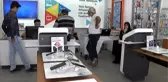 Kapıyı Tekmeyle Kırıp Mağazadaki Telefonları Böyle Çaldılar