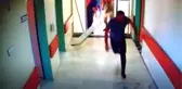 Akrabasını Kaybeden Hasta Yakını, Yoğun Bakım Kapsını Kırıp Doktora Saldırdı