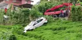 Otomobil Çay Bahçesine Devrildi: 1 Ölü