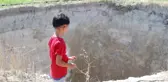 Tarlaya Su Hattı Döşenirken, 15 Metre Derinliğinde Obruk Oluştu