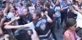 Taksim'de İzinsiz Gösteriye Polis Müdahalesi