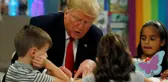 Donald Trump Amerikan Bayrağını Yanlış Boyadı