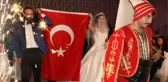 İlginç Düğün: Yeniçerilerle Salona Girdiler, Dondurma Kestiler