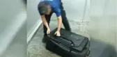 Valizin İçinde Türkiye'ye Girmeye Çalışırken Yakalandı