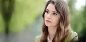 Ünlü Oyuncu Leyla Lydia Tuğutlu, Derin Dekoltesiyle Göz Doldurdu