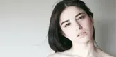 Özge Gürel, Yeni İmajıyla Takipçilerini Kendisine Hayran Bıraktı