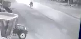 Otomobil Yolda Yürüyen 4 Kişiye Çarptı