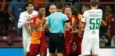 İtalyan Hakem, Galatasaray - L.Moskova Maçında Kırmızı Kartı Es Geçti