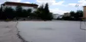 Eğitim Yardımını Okula Sokmayan Müdüre Velilerden Tepki