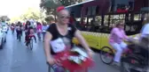 Afyonkarahisar'da Süslü Kadınlar Pedal Çevirdi