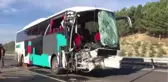 Yolcu Otobüsü ile Kamyon Çarpıştı : 1 Ölü, 25 Yaralı