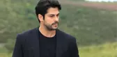 Oyuncu Burak Özçivit, Yeni İmajıyla Tarihi Karakter 'Tarkan'a Benzetildi