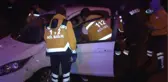 Kontrolden Çıkan Otomobil Kaldırıma Çarparak Havalandı: 2 Yaralı