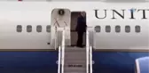 Trump'ın Ayakkabısına Tuvalet Kağıdı Yapıştı