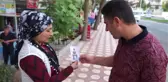 Elindeki Fotoğrafla Sokak Sokak Oğlunu Arıyor