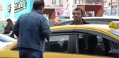İstanbul'un Göbeğinde Taksiciler Bildiklerini Okuyor
