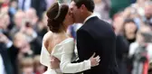 Kraliçe Elizabeth'in Torunu Prenses Eugenie, Sırtındaki Ameliyat İzlerinin Herkesi Örnek Olması İçin Duvak Takmadı