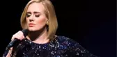 Ünlü Şarkıcı Adele, Oturduğu Yerden Para Basıyor