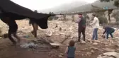 Yörük Ailenin Toroslardan Develeriyle Göç Yolculuğu Başladı