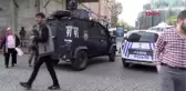 İstanbul- Eminönü'nde Polis ile Şüpheli Arasında Arbede 1 Polis Yaralandı