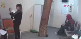 İzmir Hastanenin Bekleme Salonundaki Çam Ağacı Şaşırtıyor