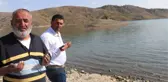 Yakınlarının Mezarlığına Yaklaşamayan Köylüler, Uzaktan Bakarak Dua Ediyor