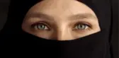 Victoria's Secret Modeli Bar Refaeli, Kara Çarşaf Giydi!